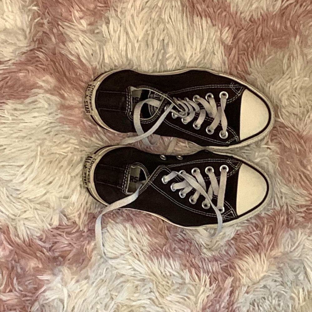 •black•low-rise converse•size 7•